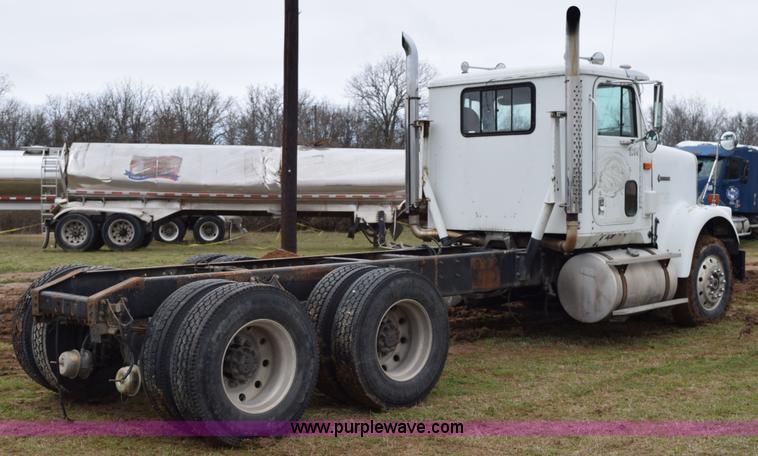 image for item K2349 1996 International 9300 semi truck