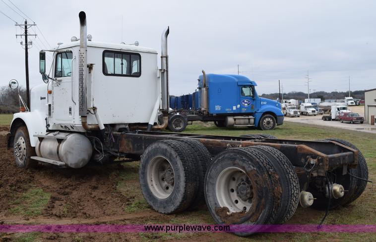 image for item K2349 1996 International 9300 semi truck