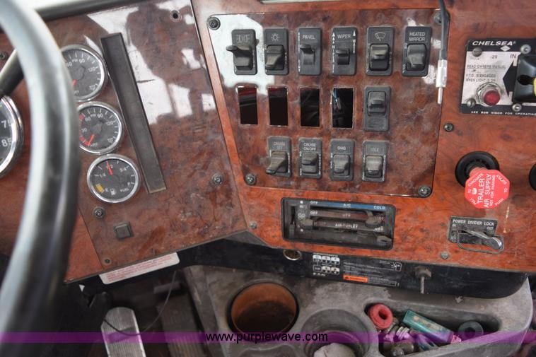 image for item K2349 1996 International 9300 semi truck