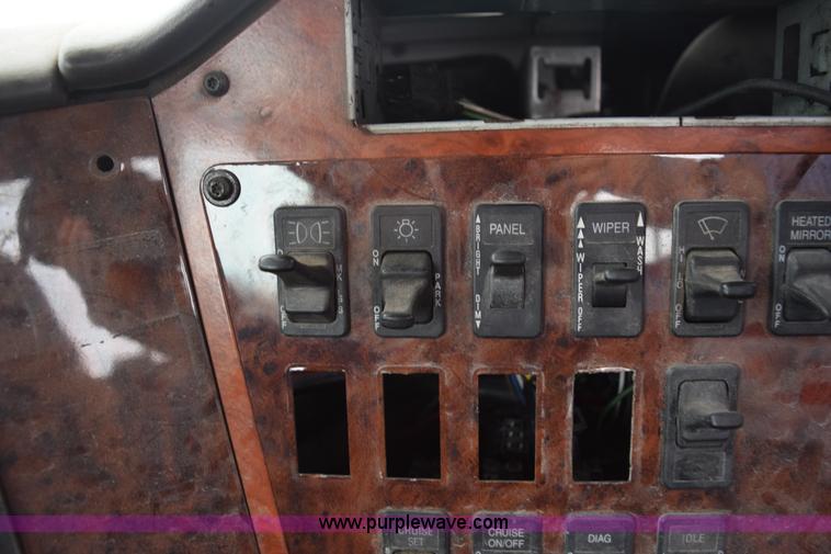 image for item K2349 1996 International 9300 semi truck