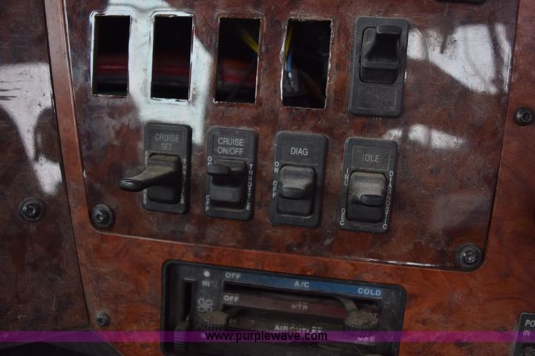 image for item K2349 1996 International 9300 semi truck