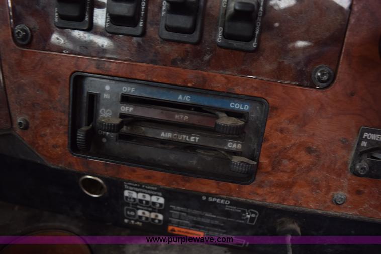 image for item K2349 1996 International 9300 semi truck