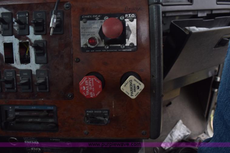 image for item K2349 1996 International 9300 semi truck