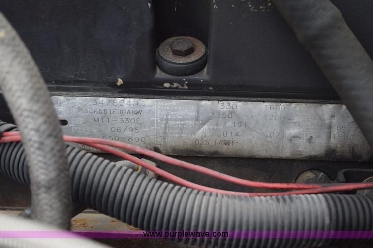 image for item K2349 1996 International 9300 semi truck