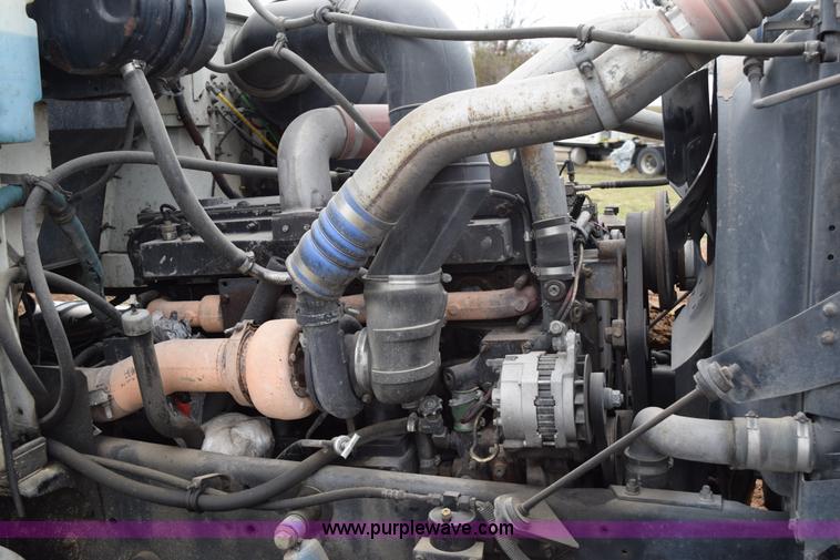 image for item K2349 1996 International 9300 semi truck