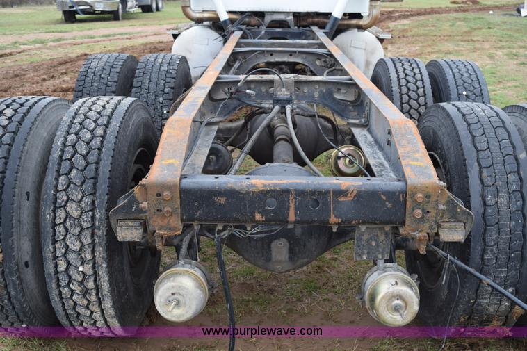 image for item K2349 1996 International 9300 semi truck