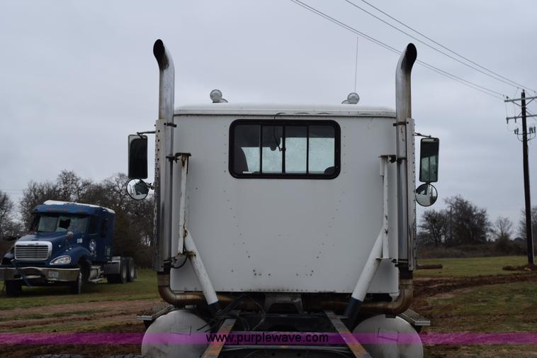 image for item K2349 1996 International 9300 semi truck