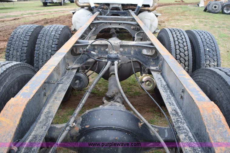 image for item K2349 1996 International 9300 semi truck