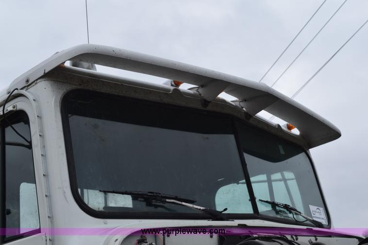 image for item K2349 1996 International 9300 semi truck