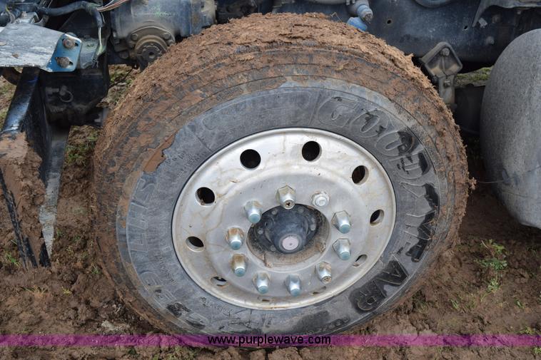 image for item K2349 1996 International 9300 semi truck