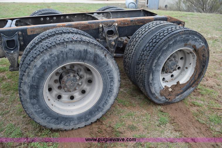 image for item K2349 1996 International 9300 semi truck