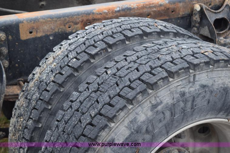 image for item K2349 1996 International 9300 semi truck