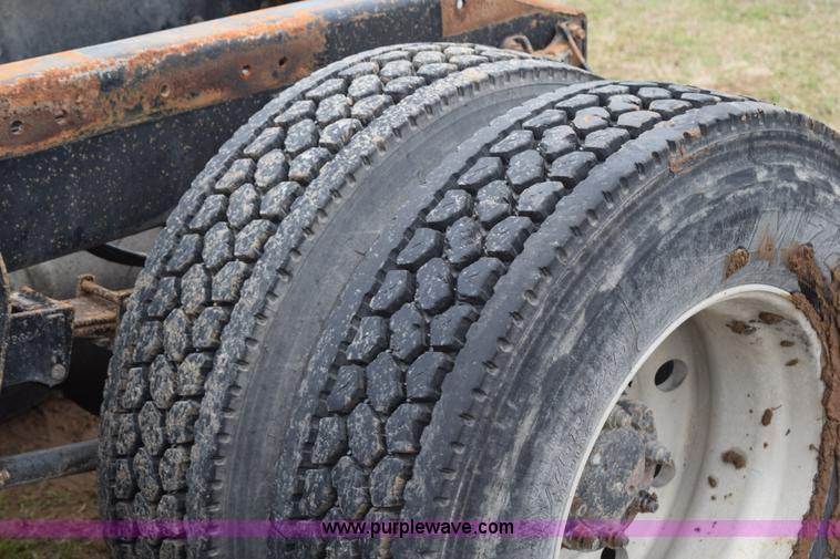 image for item K2349 1996 International 9300 semi truck