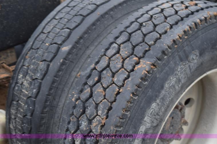 image for item K2349 1996 International 9300 semi truck