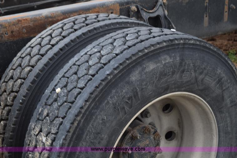 image for item K2349 1996 International 9300 semi truck