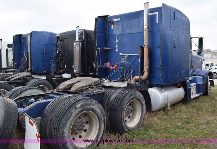 image for item K2350 1999 Peterbilt 377 semi truck