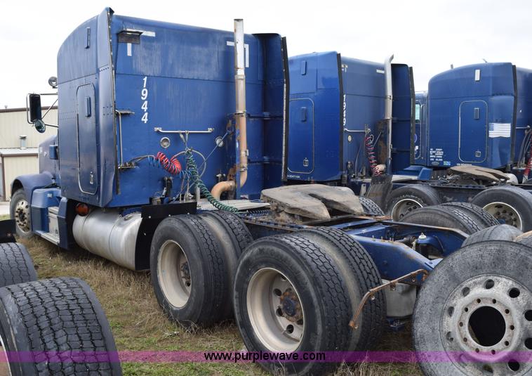 image for item K2350 1999 Peterbilt 377 semi truck
