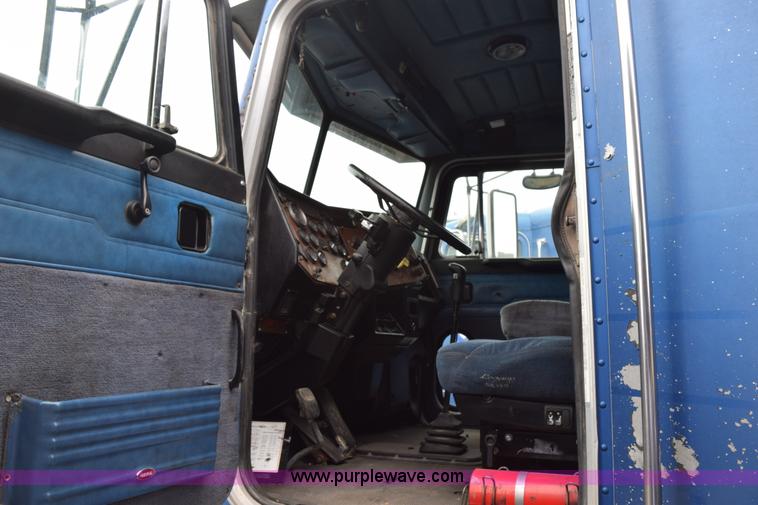 image for item K2350 1999 Peterbilt 377 semi truck