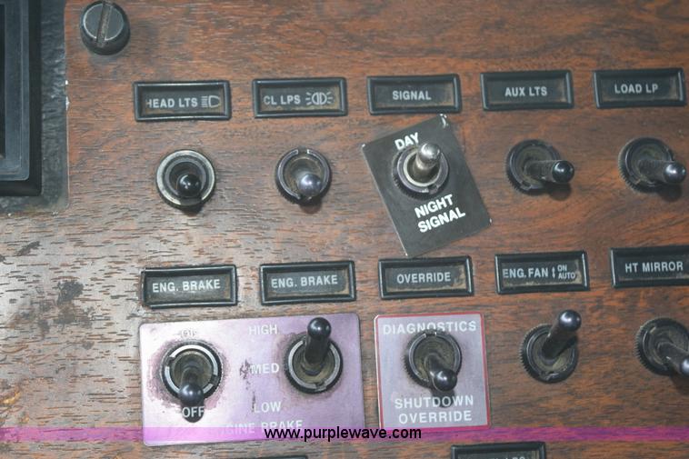 image for item K2350 1999 Peterbilt 377 semi truck