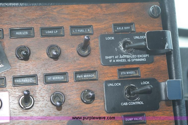 image for item K2350 1999 Peterbilt 377 semi truck