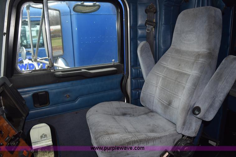 image for item K2350 1999 Peterbilt 377 semi truck