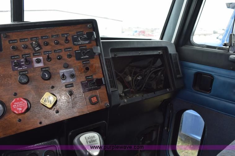 image for item K2350 1999 Peterbilt 377 semi truck