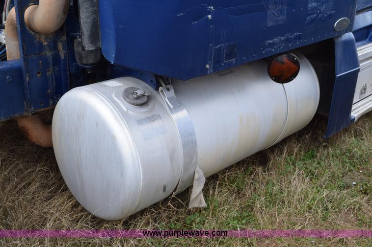 image for item K2350 1999 Peterbilt 377 semi truck