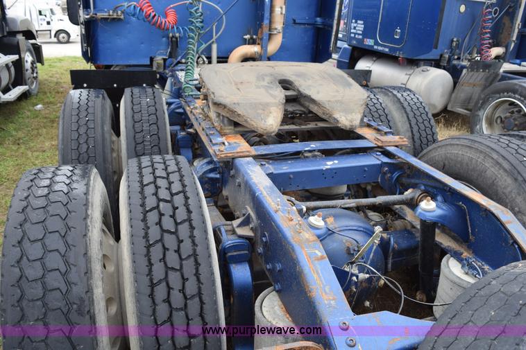 image for item K2350 1999 Peterbilt 377 semi truck