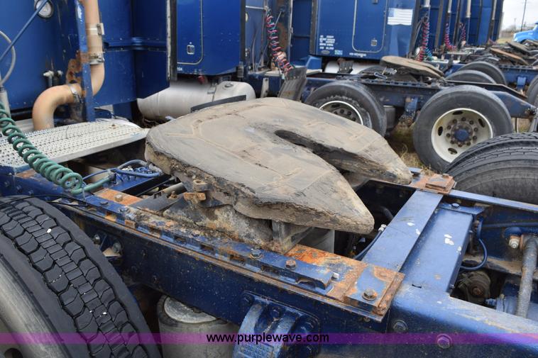 image for item K2350 1999 Peterbilt 377 semi truck