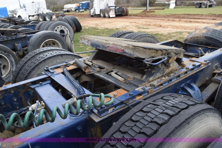 image for item K2350 1999 Peterbilt 377 semi truck