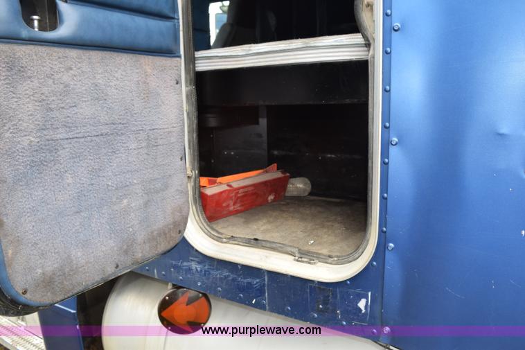 image for item K2350 1999 Peterbilt 377 semi truck