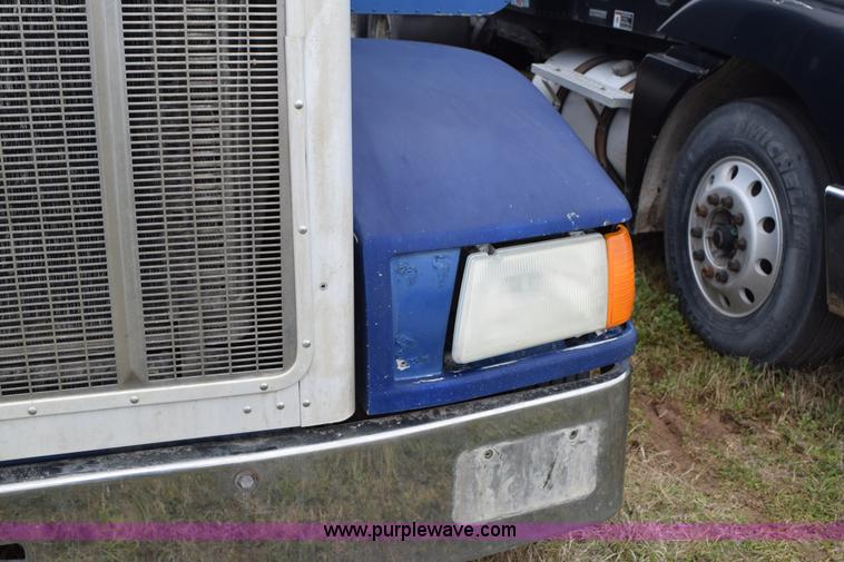 image for item K2350 1999 Peterbilt 377 semi truck