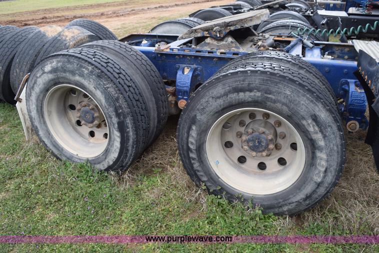 image for item K2350 1999 Peterbilt 377 semi truck