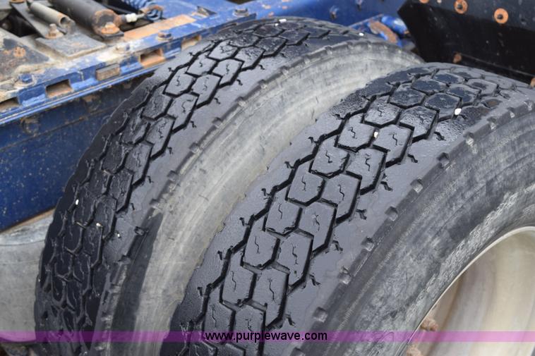 image for item K2350 1999 Peterbilt 377 semi truck