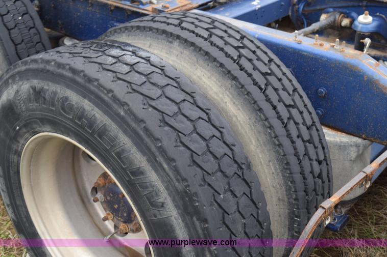 image for item K2350 1999 Peterbilt 377 semi truck