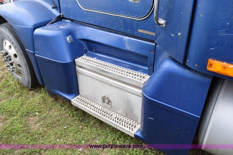 image for item K2351 1998 Peterbilt 377 semi truck