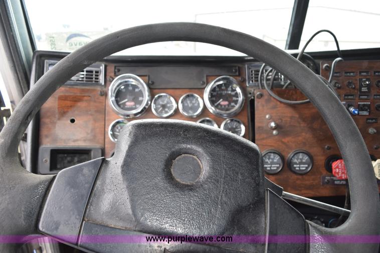 image for item K2351 1998 Peterbilt 377 semi truck