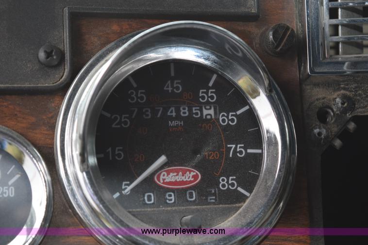 image for item K2351 1998 Peterbilt 377 semi truck