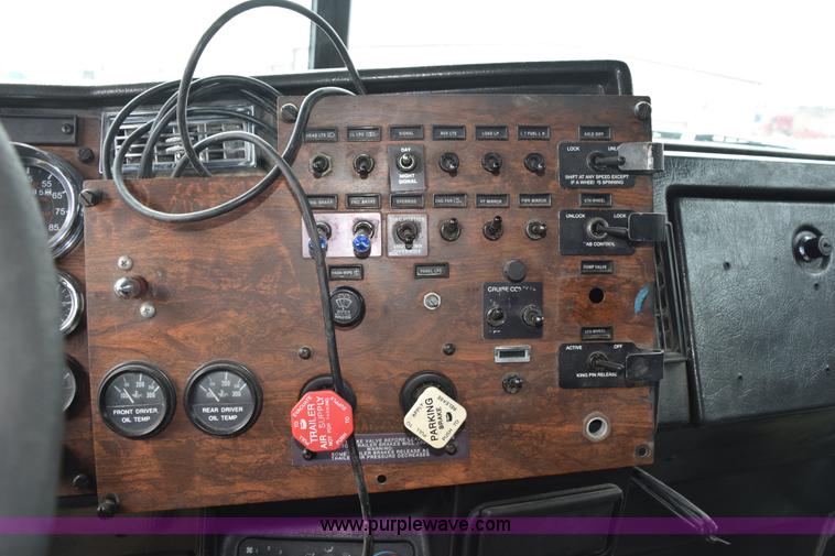 image for item K2351 1998 Peterbilt 377 semi truck