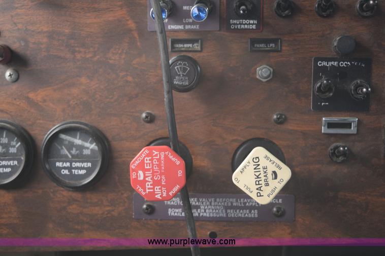 image for item K2351 1998 Peterbilt 377 semi truck