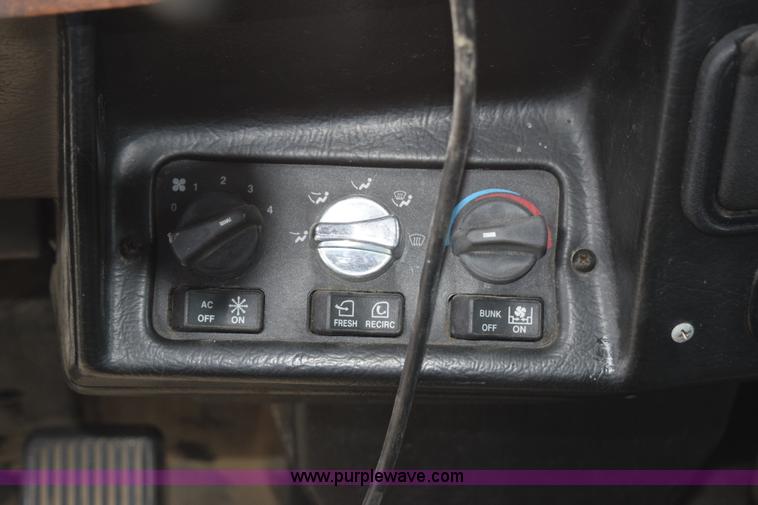 image for item K2351 1998 Peterbilt 377 semi truck