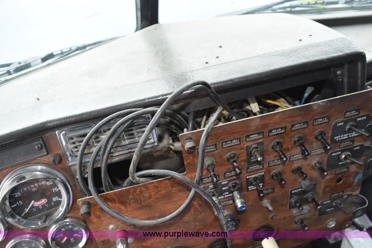 image for item K2351 1998 Peterbilt 377 semi truck