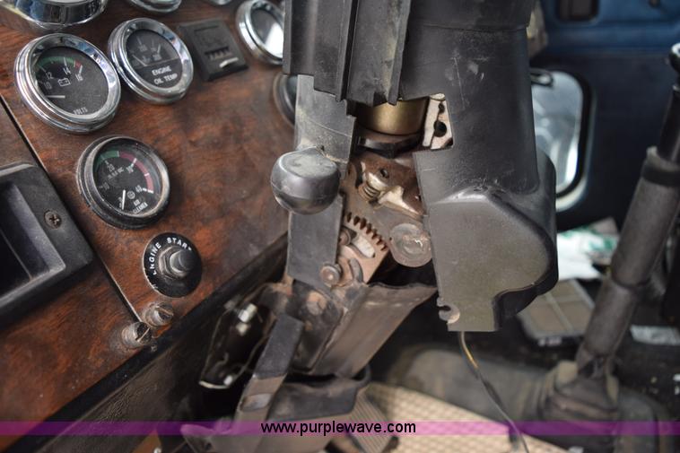 image for item K2351 1998 Peterbilt 377 semi truck