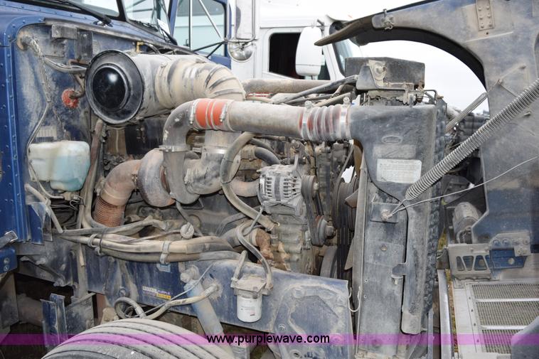 image for item K2351 1998 Peterbilt 377 semi truck