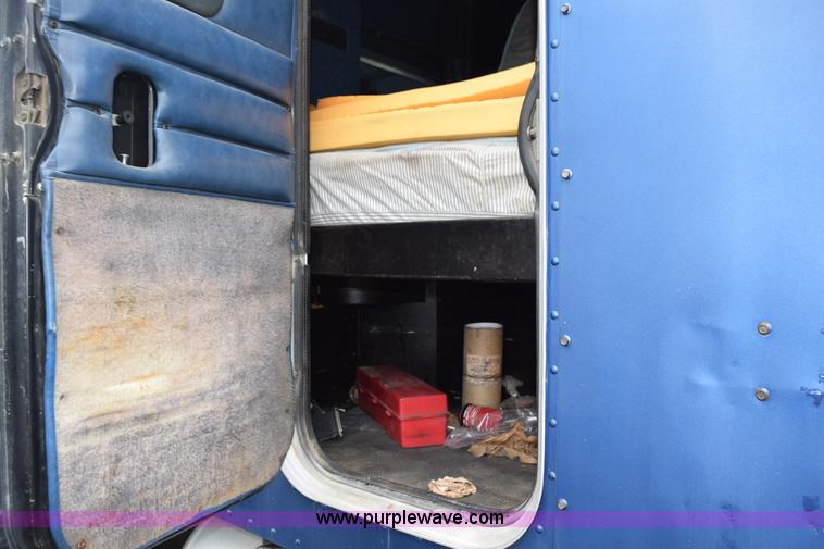 image for item K2351 1998 Peterbilt 377 semi truck