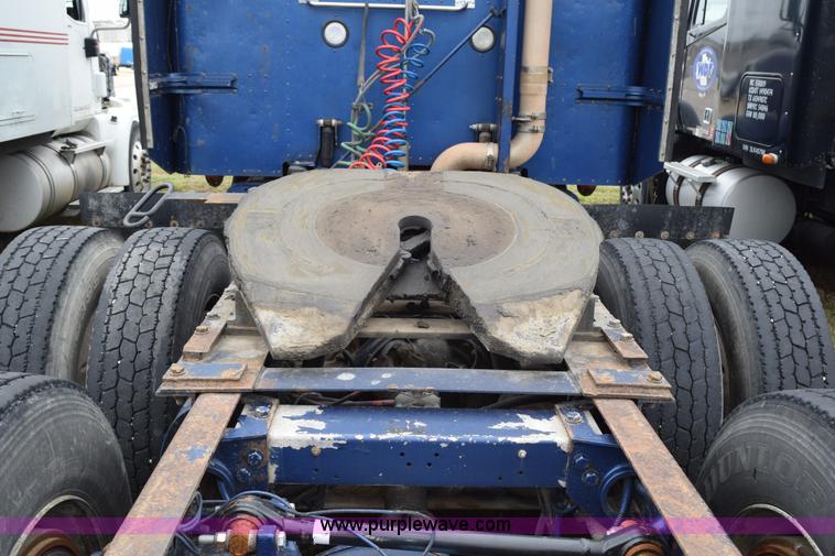 image for item K2351 1998 Peterbilt 377 semi truck