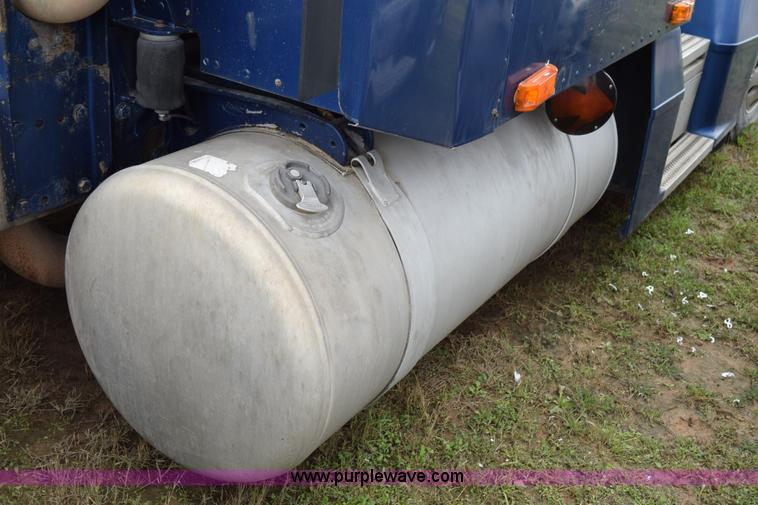 image for item K2351 1998 Peterbilt 377 semi truck