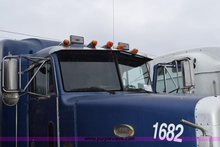 image for item K2351 1998 Peterbilt 377 semi truck