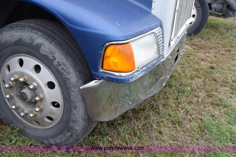 image for item K2351 1998 Peterbilt 377 semi truck