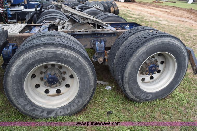 image for item K2351 1998 Peterbilt 377 semi truck